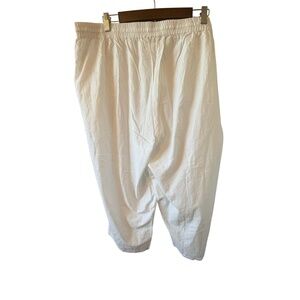 G Unit Fashions Capri Womens Size XXL White with‎ Blue Paisley Embellishment